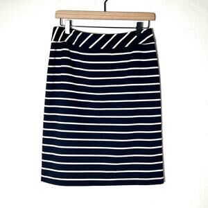 Tahari navy blue and white striped casual straight pencil skirt size 6 B92